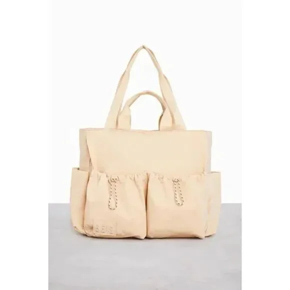 NWT Beis Sports Carryall Tote Duffle in Beige ποΈββοΈπ - Picture 4 of 8